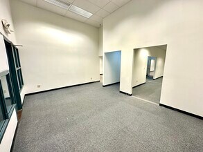 1717-1815 Philo Rd, Urbana, IL for lease Interior Photo- Image 2 of 5