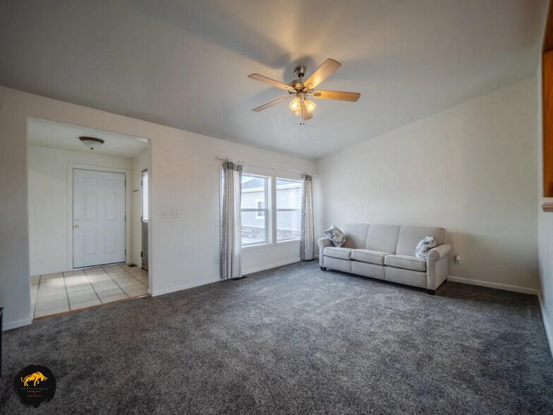 2011 Adobe Ave, Douglas, WY à vendre - Photo intérieure - Image 2 de 8