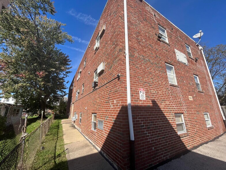 5711 & 5910 Erdrick Street portefeuille de 2 propriétés à vendre sur LoopNet.ca - Photo du bâtiment - Image 2 de 9