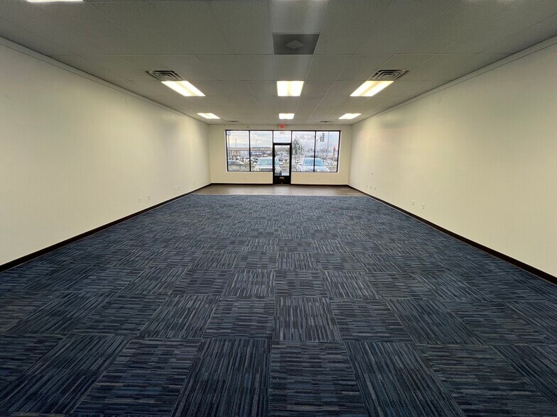 220-232 S Larkin Ave, Joliet, IL for lease - Interior Photo - Image 2 of 6