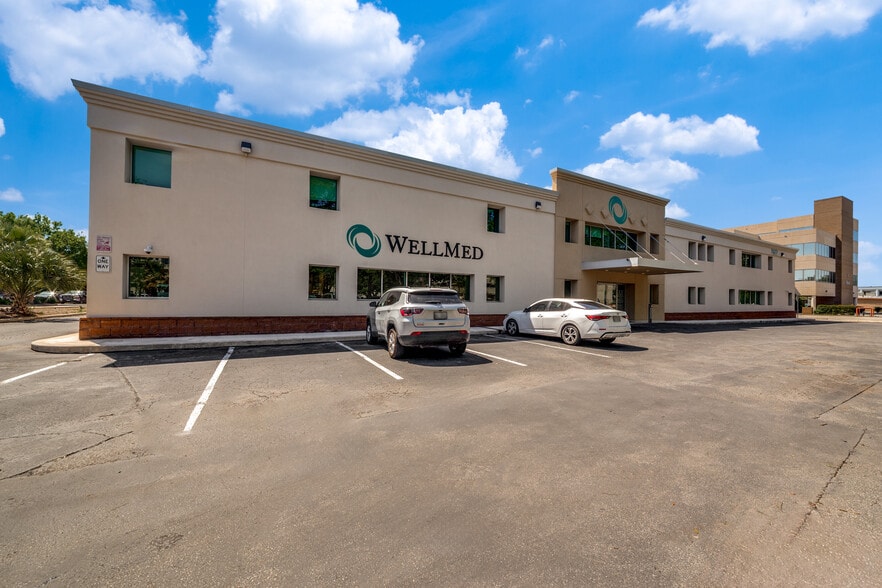 7622 Louis Pasteur Dr, San Antonio, TX for sale - Building Photo - Image 1 of 5