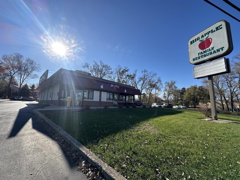 1427 W Galena Ave, Freeport, IL for sale - Building Photo - Image 3 of 12