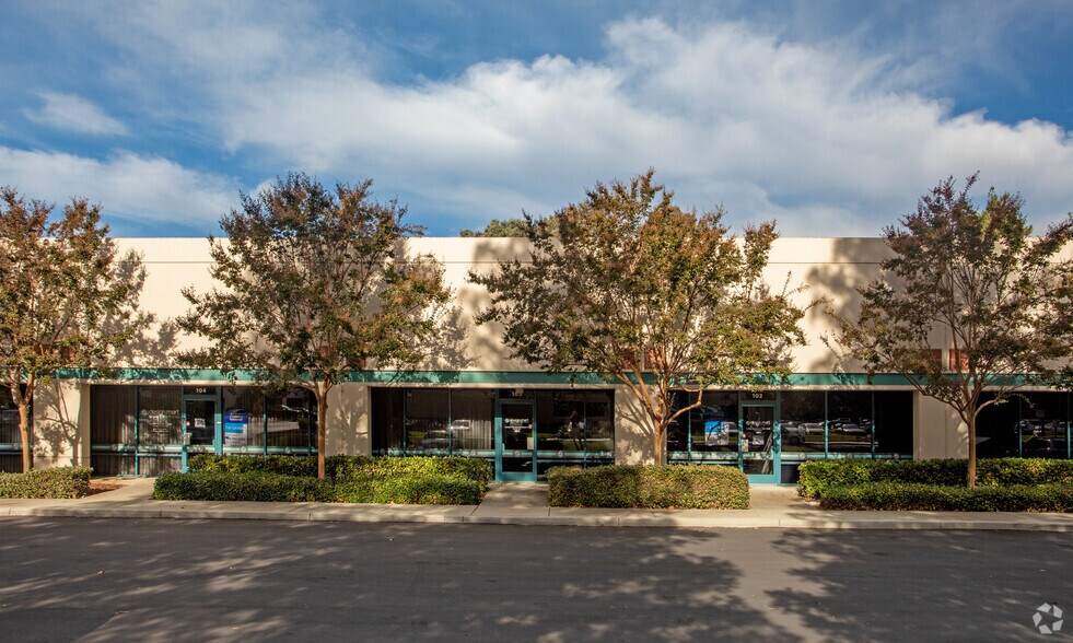 23 Las Colinas Ln, San Jose, CA à louer - Photo du bâtiment - Image 2 de 7