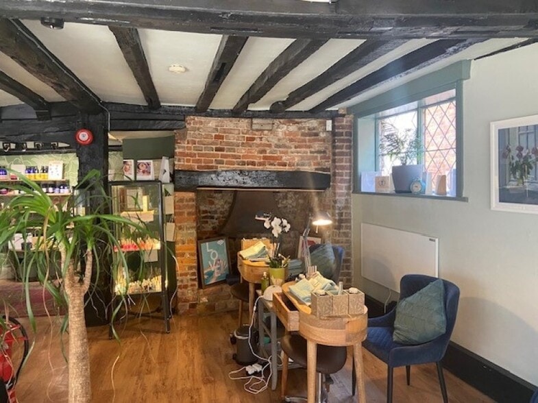 61 West St, Dorking for lease - Interior Photo - Image 3 of 4