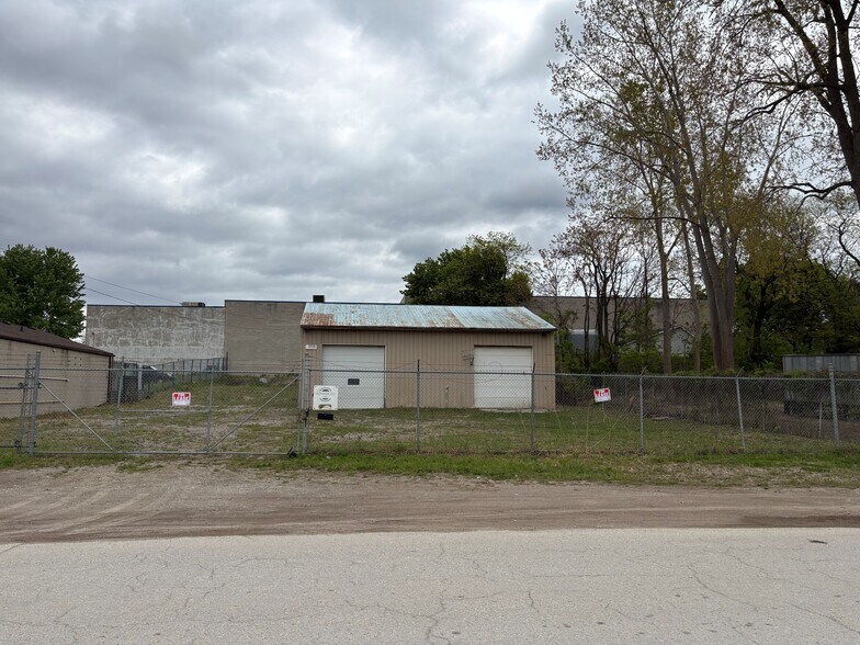 3715 Russell St, Windsor, ON à vendre - Photo du bâtiment - Image 2 de 2