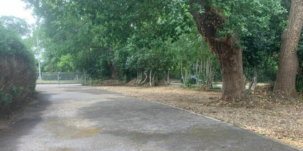 2 Verdon Av, Southampton à louer - Photo du bâtiment - Image 3 de 5