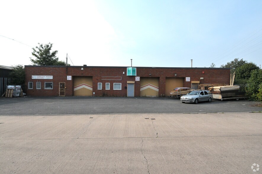 Fens Pool Ave, Brierley Hill à louer - Photo du bâtiment - Image 2 de 5