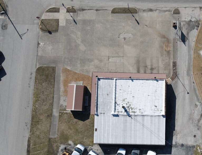 110 N 9th St, Petersburg, IN for sale - Building Photo - Image 3 of 6