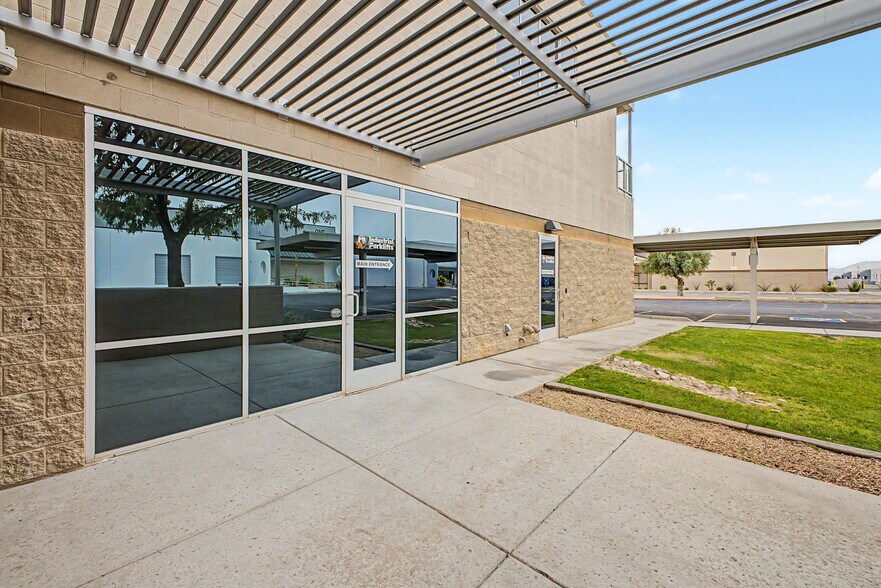 230 N 48th Ave, Phoenix, AZ à louer - Photo du bâtiment - Image 2 de 21