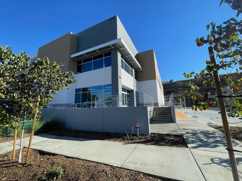 900 Marlborough ave, Riverside, CA for lease - Building Photo - Image 2 of 25