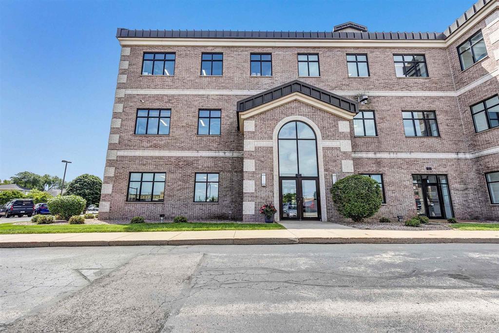 325 Reid St, De Pere, WI for lease Building Photo- Image 1 of 30