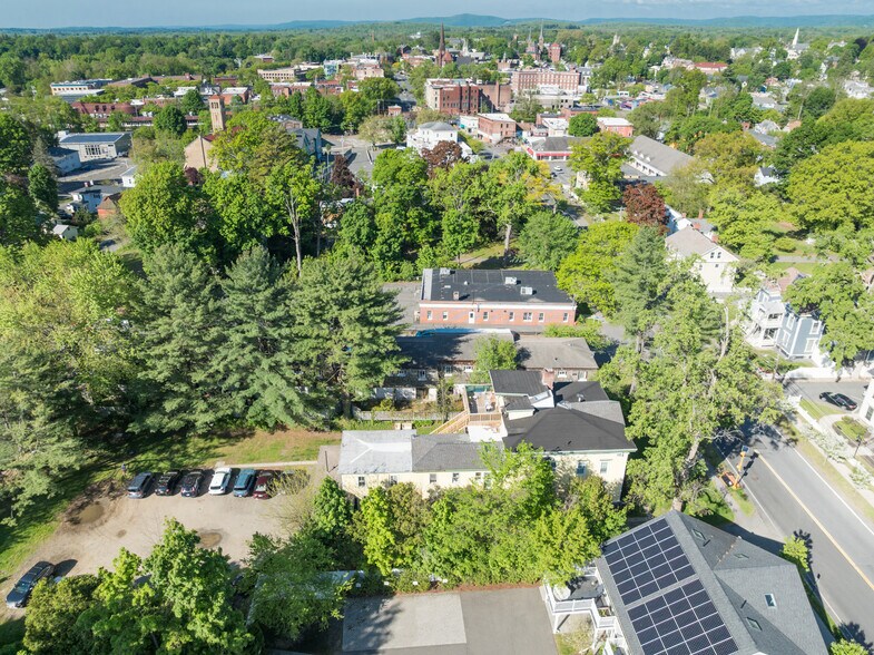 81 Bridge St, Northampton, MA à vendre - Photo du bâtiment - Image 3 de 73