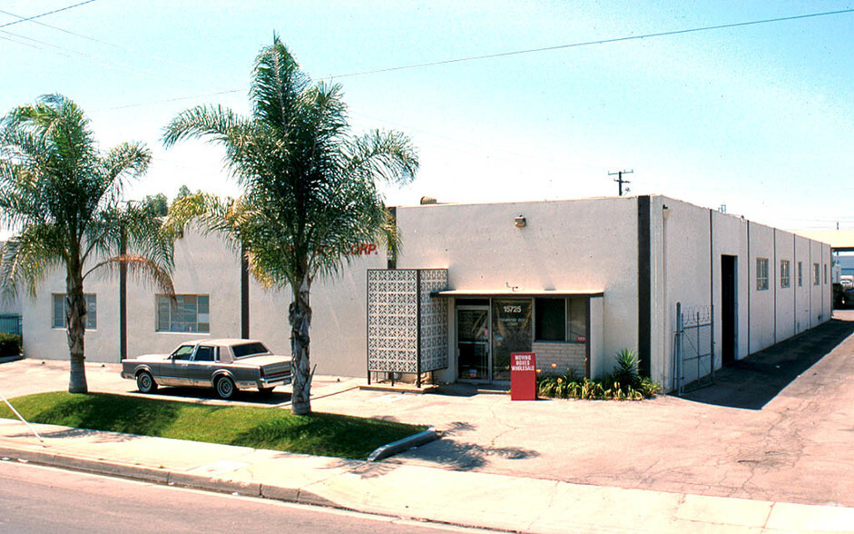 15725 Garfield Ave, Paramount, CA for sale - Building Photo - Image 1 of 1