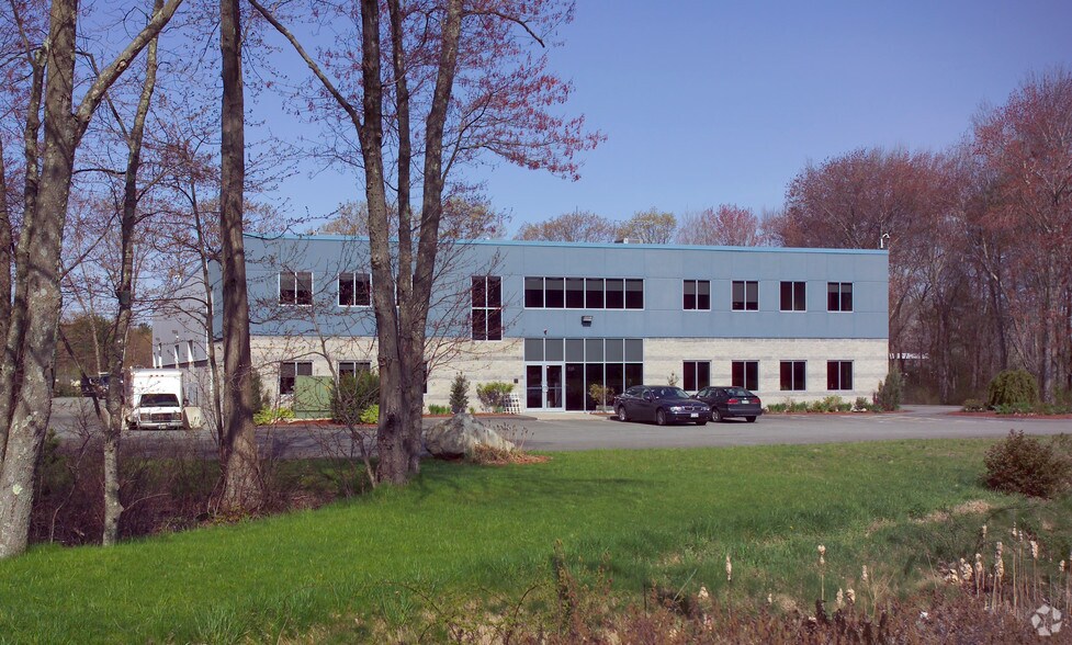 535 John Hancock Rd, Taunton, MA à vendre - Photo du bâtiment - Image 2 de 17