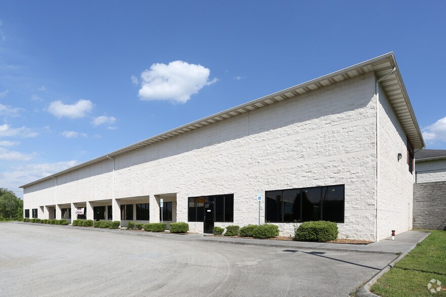 5266 N National Dr, Knoxville, TN à louer - Photo du bâtiment - Image 3 de 7