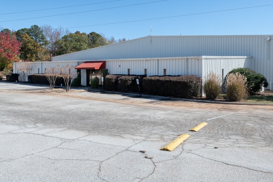 1 Leggett Rd, Social Circle, GA à louer - Photo du bâtiment - Image 3 de 5