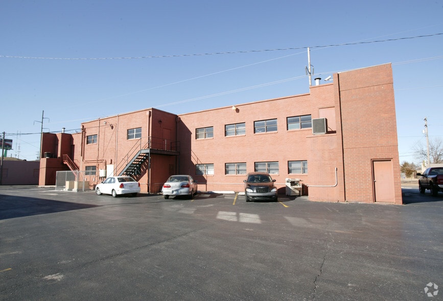 4540 NW 10th St, Oklahoma City, OK à louer - Photo du bâtiment - Image 3 de 17