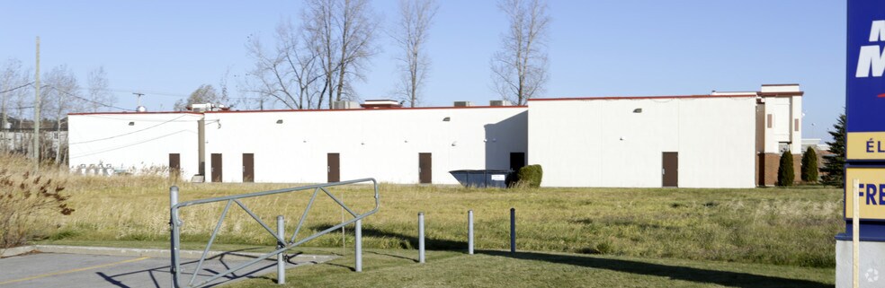 340-350 Montée Masson, Mascouche, QC à louer - Photo du bâtiment - Image 2 de 2