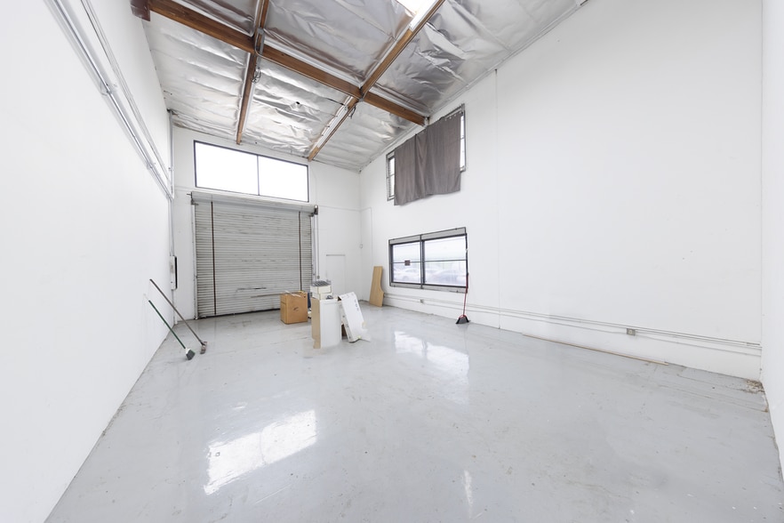 7964 Arjons Dr, San Diego, CA for lease - Interior Photo - Image 3 of 12