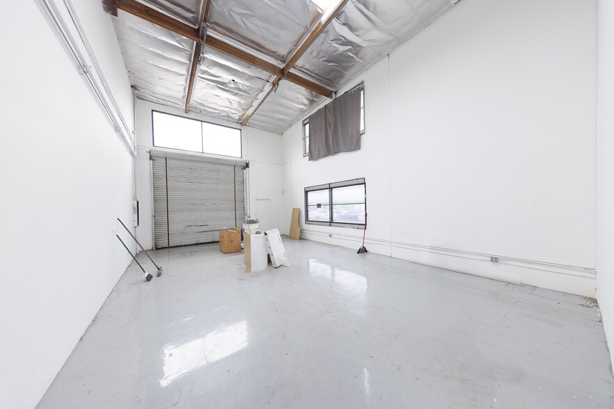 7964 Arjons Dr, San Diego, CA à louer - Photo intérieure - Image 3 de 12