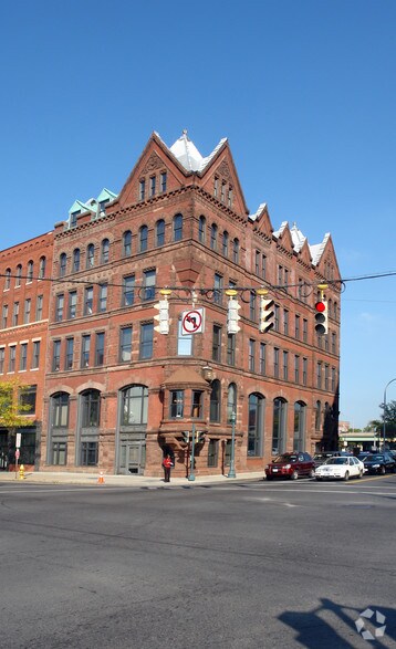 126 N Salina St, Syracuse, NY à louer - Photo du bâtiment - Image 3 de 12