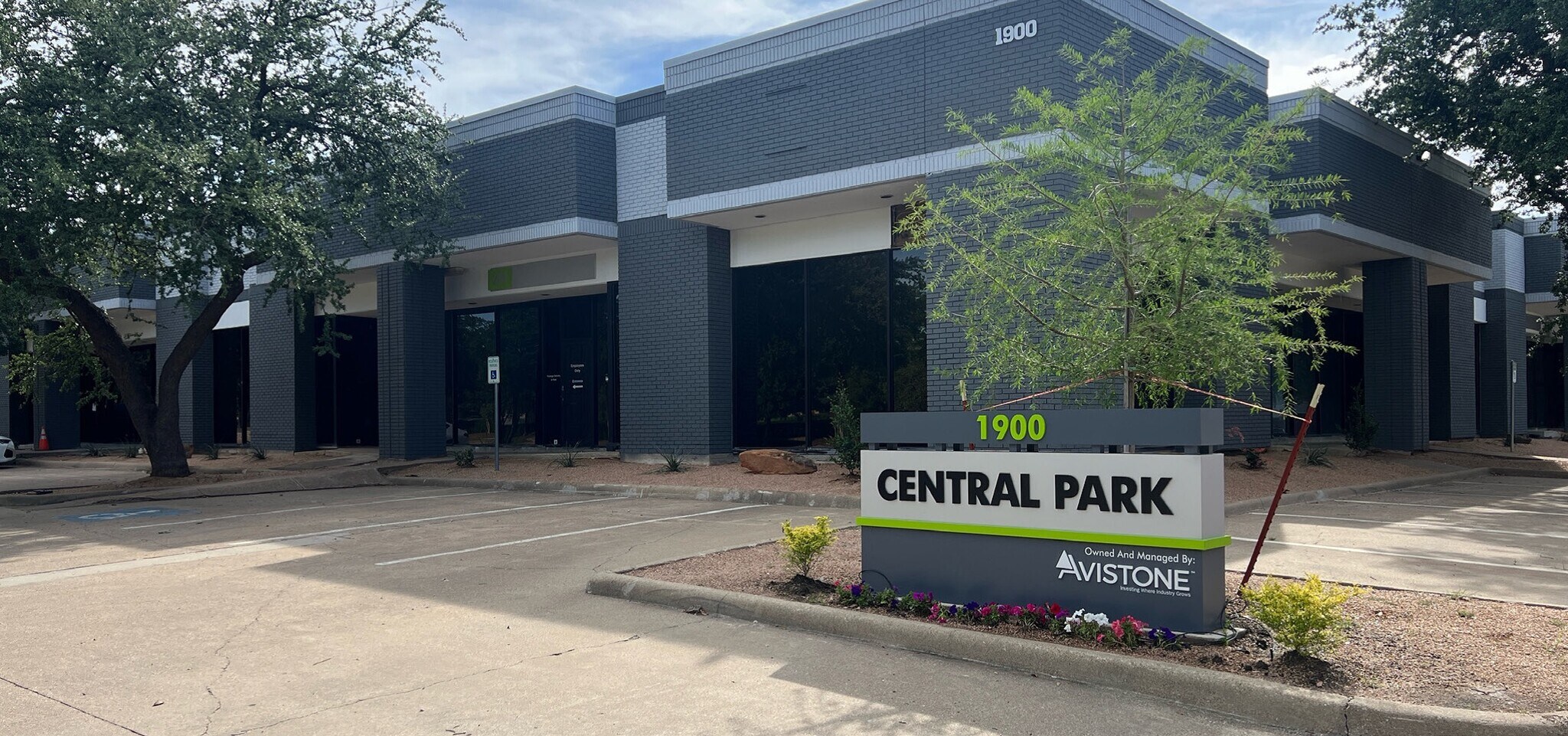 1900 Firman Dr, Richardson, TX à louer Photo du bâtiment- Image 1 de 5