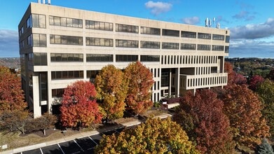 730 Holiday Dr, Pittsburgh, PA à louer Aérien- Image 1 de 6