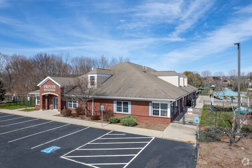 393 W Center St, West Bridgewater, MA à vendre - Photo du bâtiment - Image 3 de 4