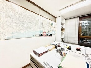 Retail in Barcelona, Barcelona for lease Interior Photo- Image 2 of 19