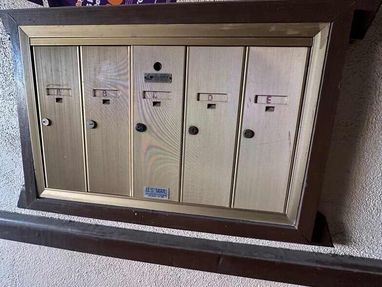 938 S Gilbuck Dr, Anaheim, CA à vendre - Photo du bâtiment - Image 3 de 5