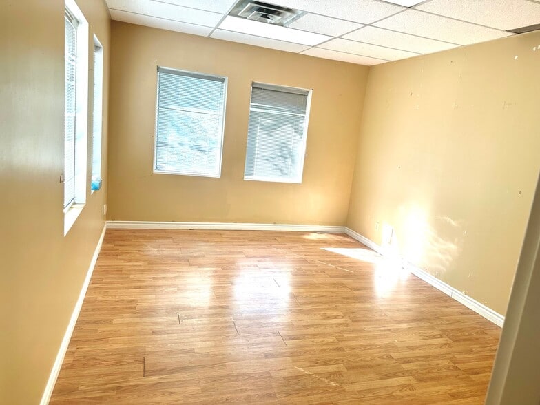 2350-2352 Ch Herron, Dorval, QC for lease - Building Photo - Image 2 of 4
