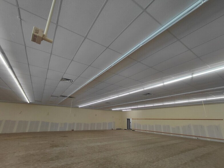 109 E Clark St, La Plata, MO à louer - Photo du bâtiment - Image 3 de 4