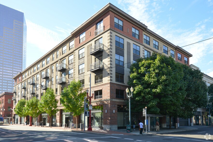 221 NW 5th Ave, Portland, OR à louer - Photo du bâtiment - Image 2 de 3