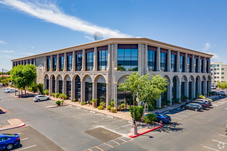 4745 N 7th St, Phoenix, AZ à vendre - Photo du bâtiment - Image 2 de 13