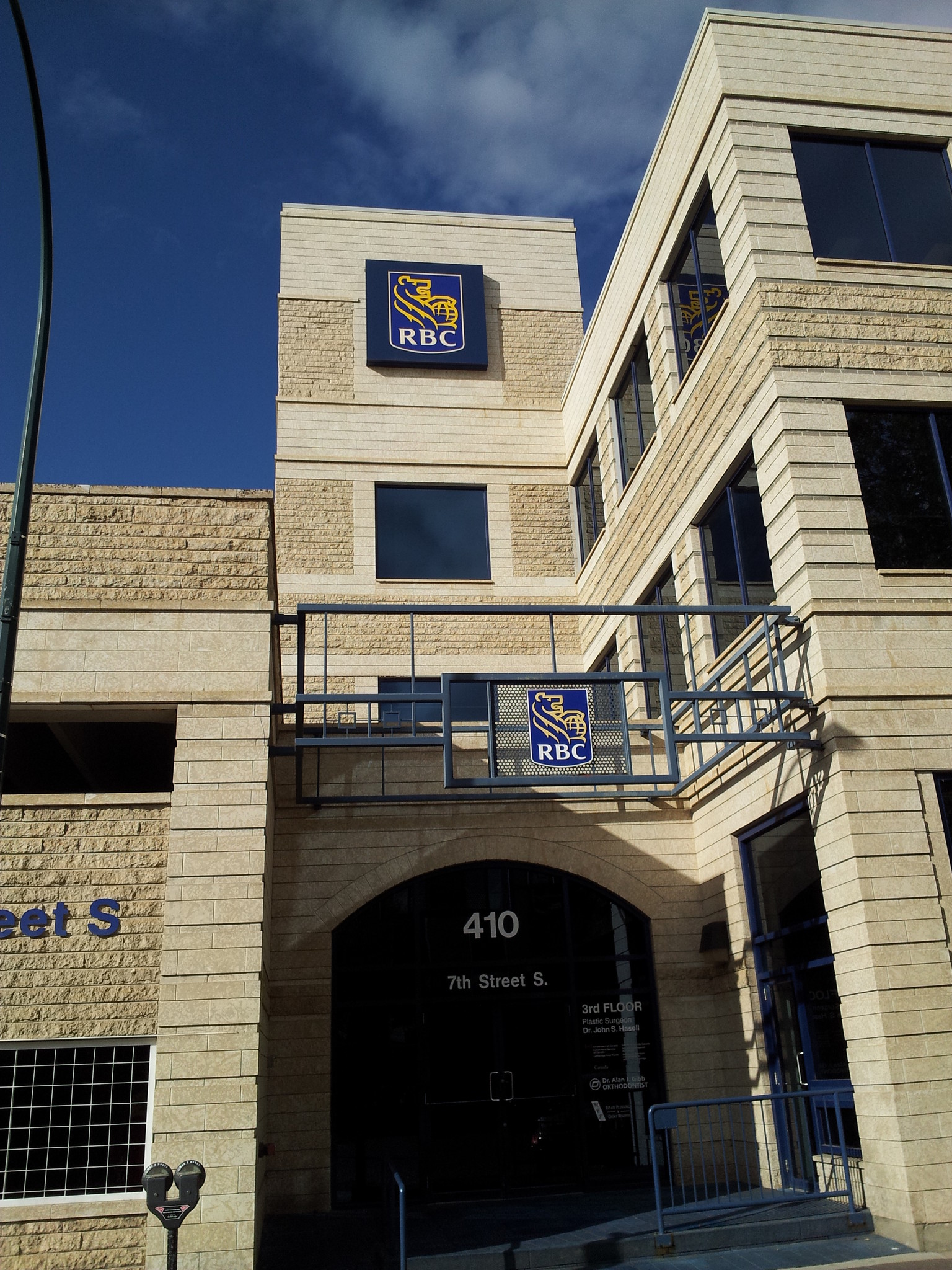 410 7th St S, Lethbridge, AB à louer Photo principale- Image 1 de 2