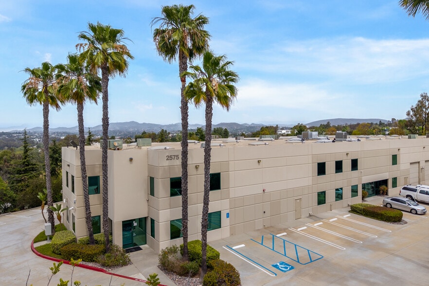 2575 Fortune Way, Vista, CA for lease - Primary Photo - Image 1 of 27