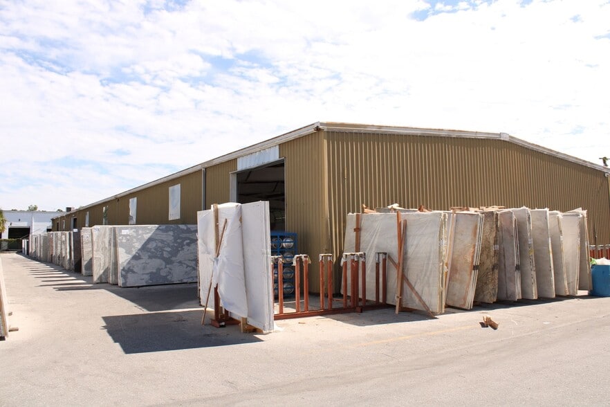 4603 Fowler St, Fort Myers, FL à vendre - Photo principale - Image 1 de 3