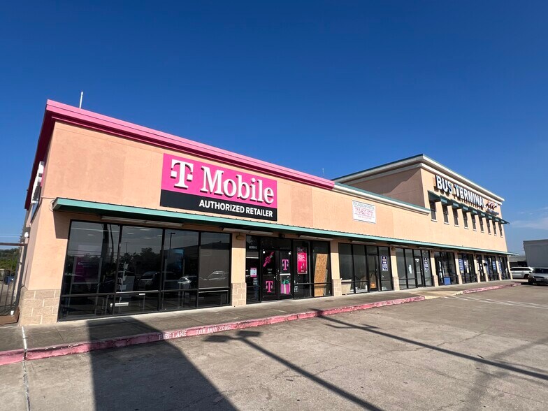 7011 Harrisburg Blvd, Houston, TX à louer - Photo principale - Image 1 de 2