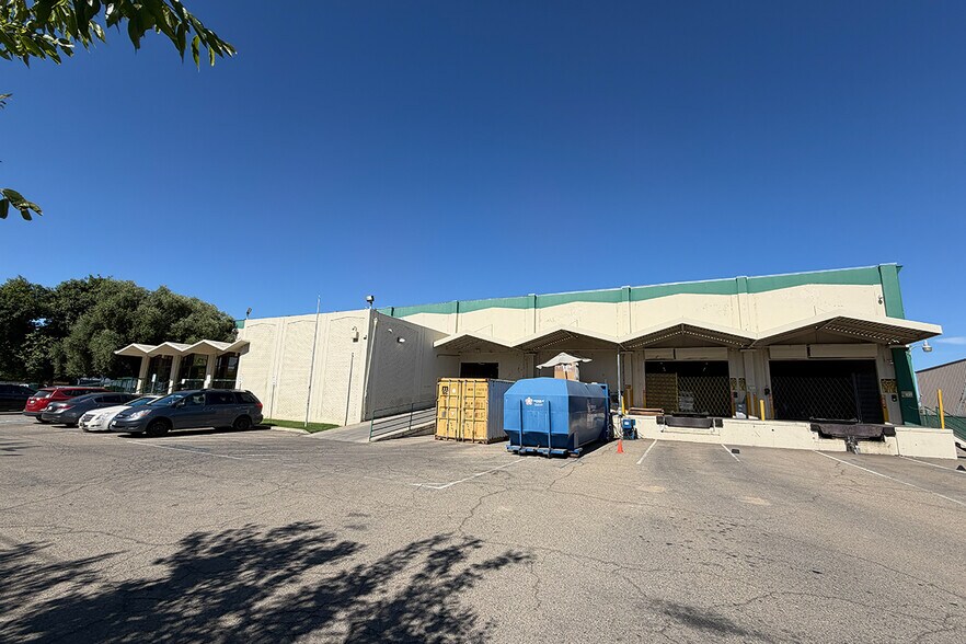 2860 S East Ave, Fresno, CA à vendre - Photo du bâtiment - Image 3 de 6