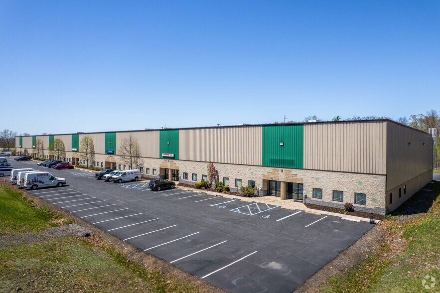 1200 Sathers Dr, Pittston, PA à louer - Photo du bâtiment - Image 1 de 4