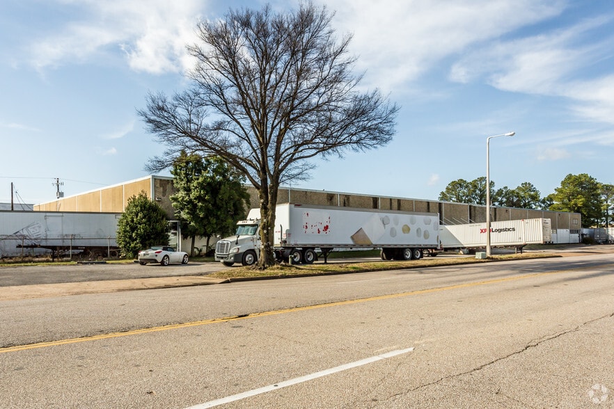 3675 Air Park St, Memphis, TN for lease - Primary Photo - Image 1 of 5
