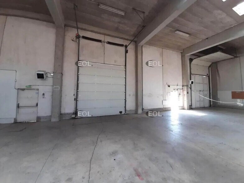 Flex dans Vitry-sur-Seine à louer - Photo du bâtiment - Image 3 de 3