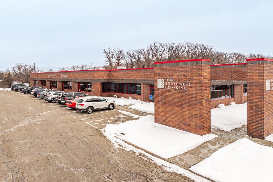 10340 Viking Dr, Eden Prairie, MN à louer - Photo du bâtiment - Image 2 de 9
