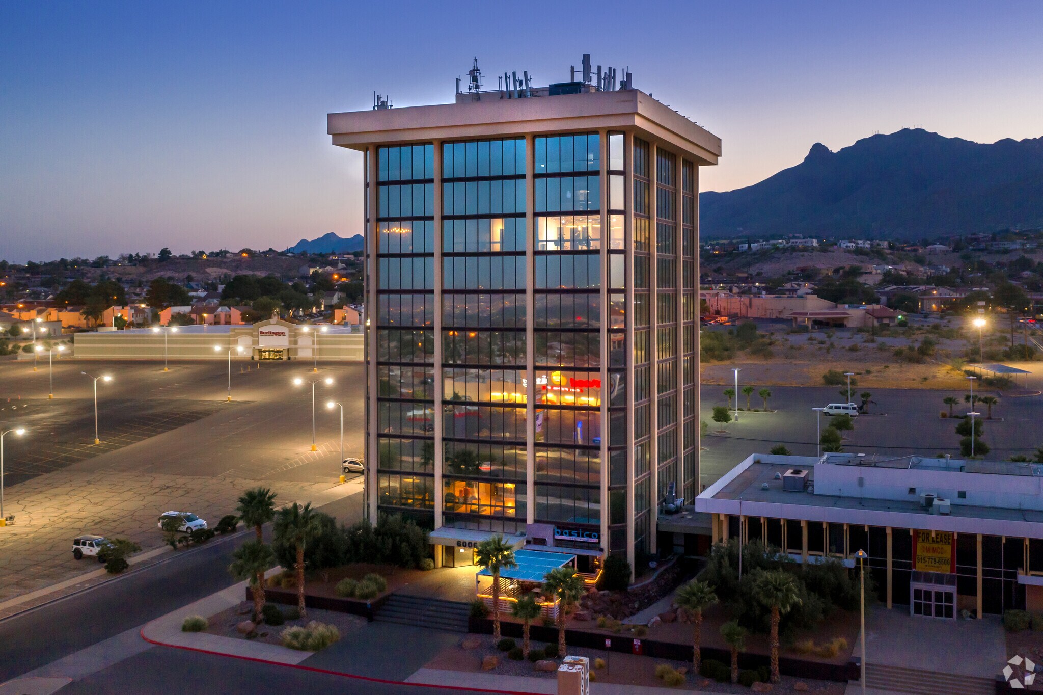 6006 N Mesa St, El Paso, TX à louer Photo principale- Image 1 de 8