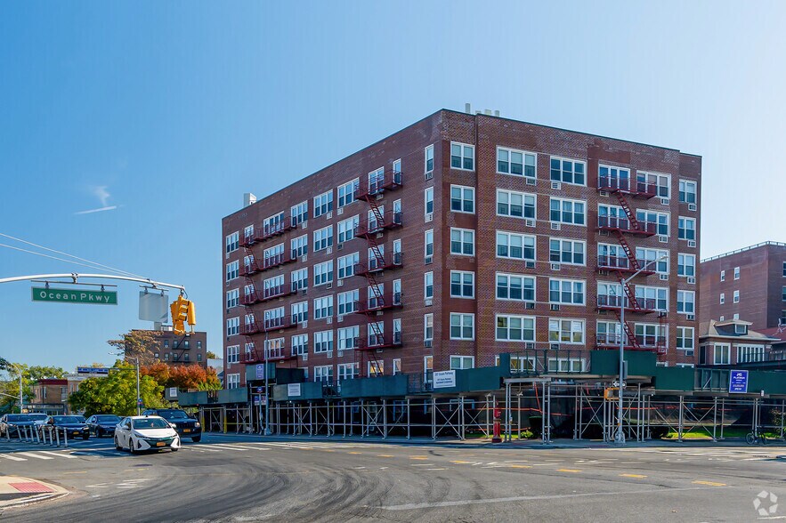 207 Ocean Pky, Brooklyn, NY à vendre - Photo du bâtiment - Image 2 de 17