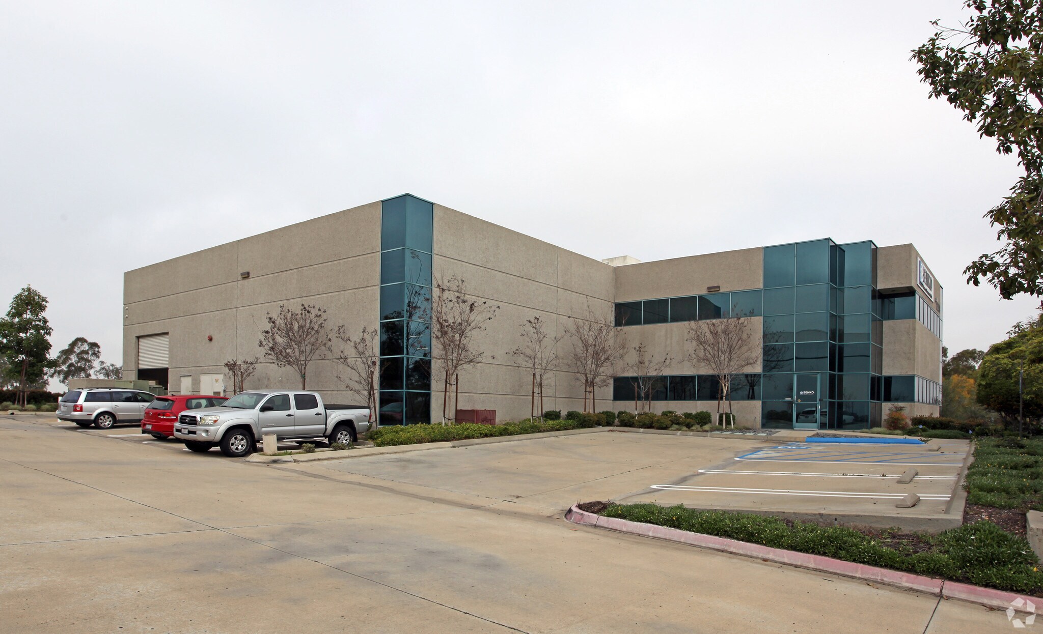 12190 Tech Center Dr, Poway, CA à louer Photo du bâtiment- Image 1 de 3