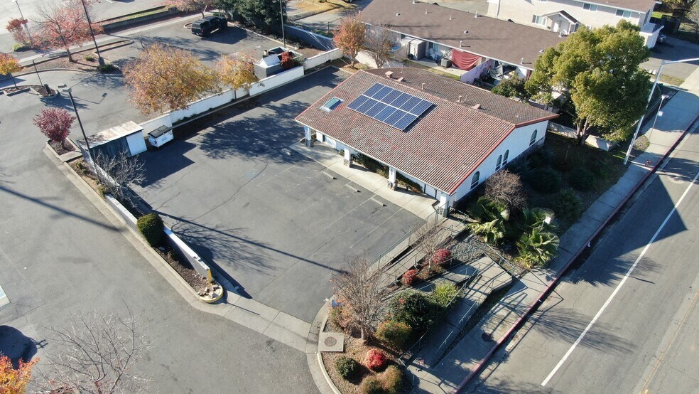 1158 Court St, Redding, CA à vendre - Photo du bâtiment - Image 3 de 32