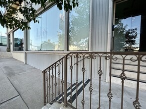 137-141 S Barrington Pl, Los Angeles, CA for lease Building Photo- Image 2 of 10
