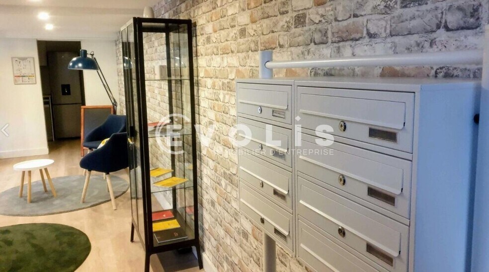 Bureau dans Vanves à louer - Hall d’entrée - Image 3 de 7
