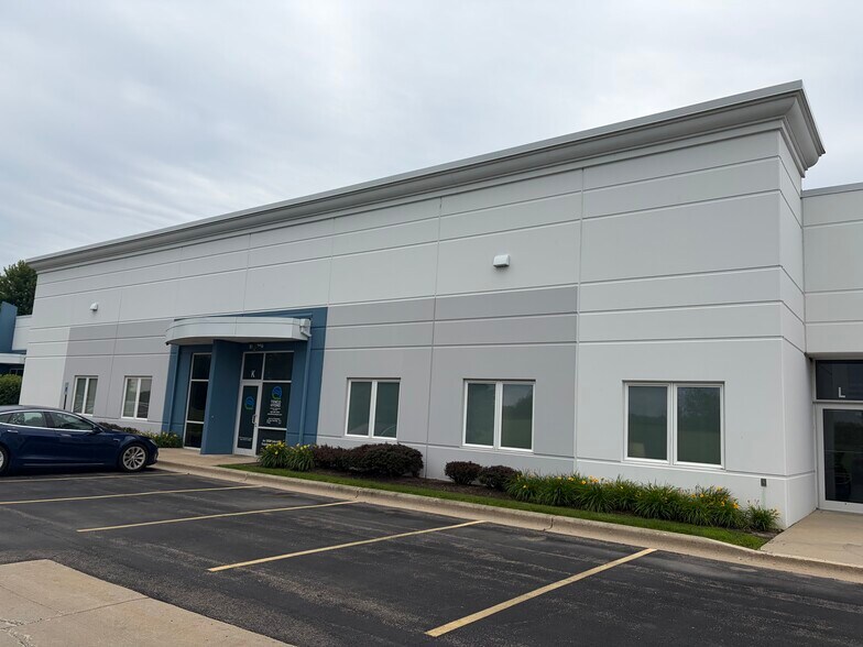 720 N Heartland Dr, Sugar Grove, IL for lease - Building Photo - Image 2 of 19